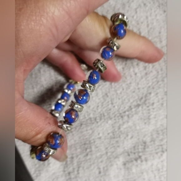 Silvertone blue copper crystal stretch beaded bracelet - Picture 2 of 3